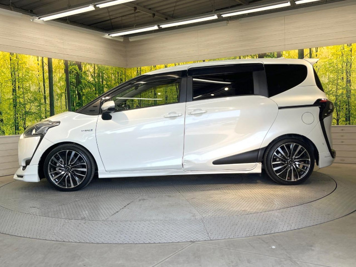 2016 Toyota Sienta DAA-NHP170G (UW-6a0d26d19f873)[11]