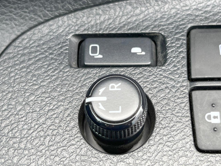 2017 Toyota Sienta DBA-NSP170G (UW-6a0d26d499800)[27]