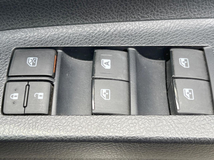 2017 Toyota Sienta DBA-NSP170G (UW-6a0d26d499800)[26]