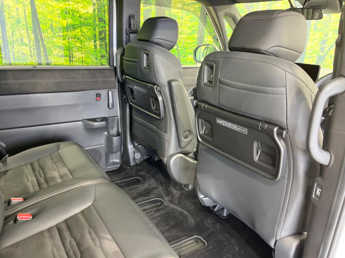 2022 Honda Step Wagon 6AA-RP8 (UW-6a0d26e2c4e1a)[24]