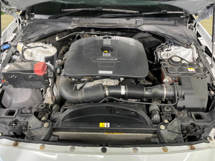 2016 Jaguar XF CBA-JB2GA (UW-6a0d26f199a0f)[13]