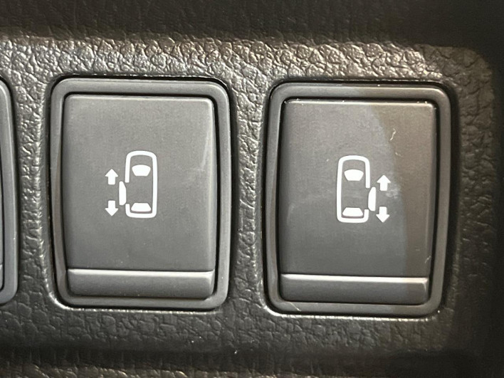 2015 Nissan Elgrand DBA-TE52 (UW-6a0d26fbbb222)[25]