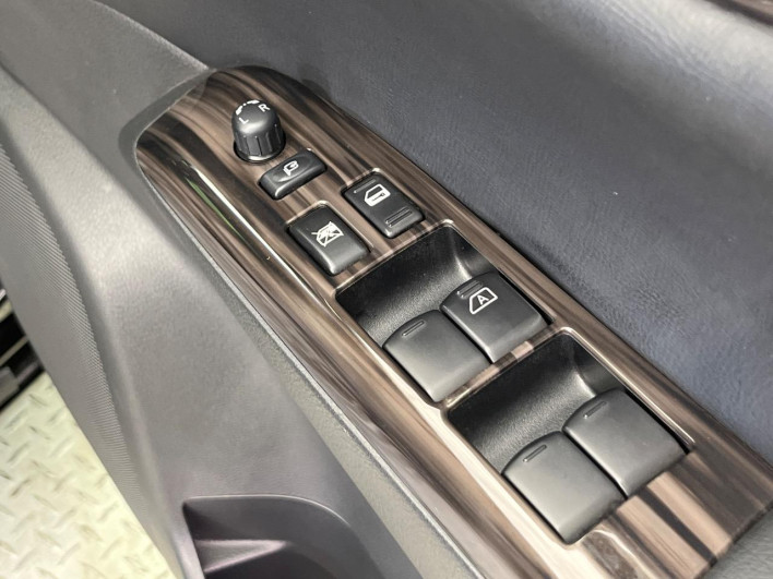 2015 Nissan Elgrand DBA-TE52 (UW-6a0d26fbbb222)[21]