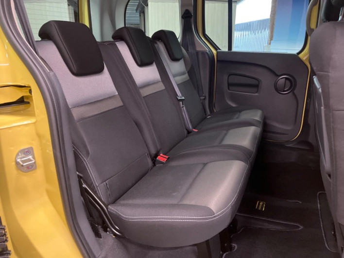 2019 Renault Kangoo ABA-KWH5F1 (UW-6a0d27065c889)[21]