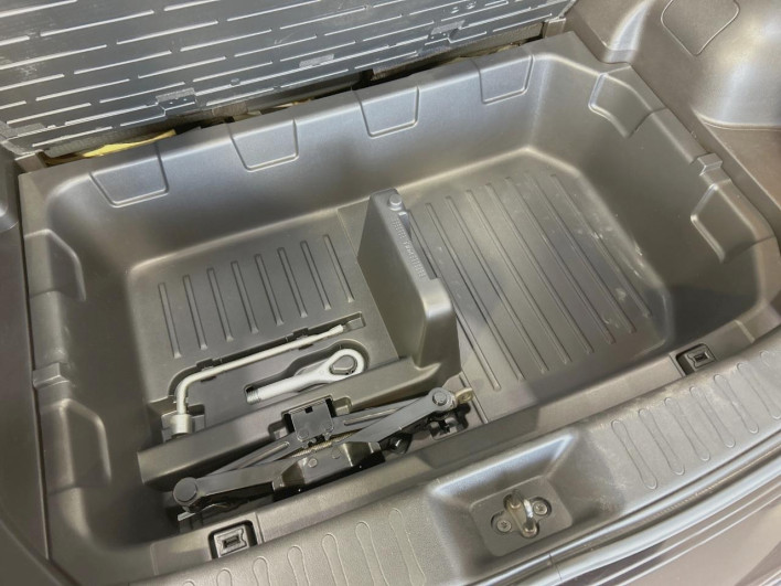 2013 Nissan JUKE DBA-YF15 (UW-6a0d27199c2fc)[13]