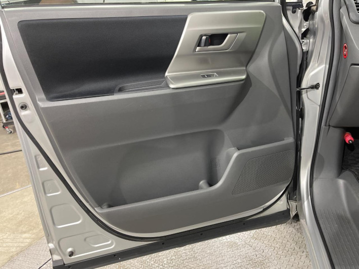 2009 Toyota Voxy DBA-ZRR75W (UW-6a0d271f925c0)[28]
