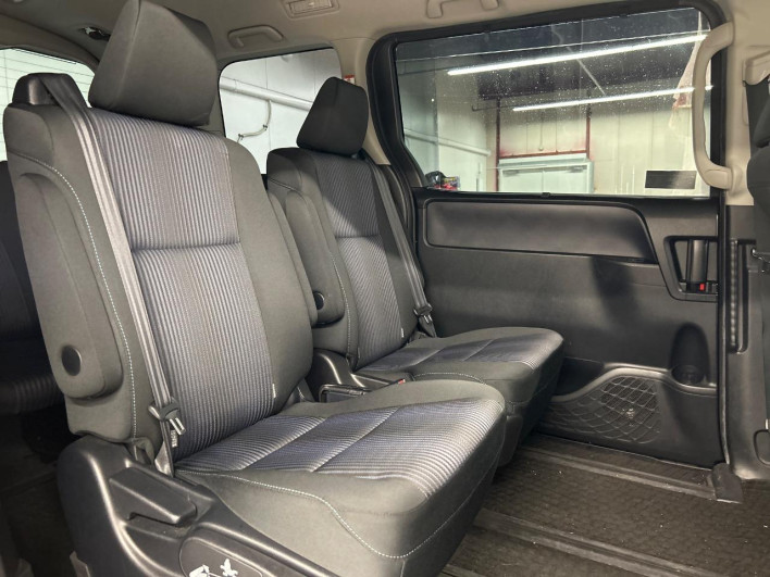 2015 Toyota Voxy DBA-ZRR80W (UW-6a0d2721da81e)[27]