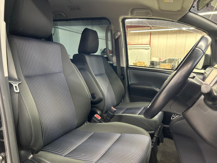 2015 Toyota Voxy DBA-ZRR80W (UW-6a0d2721da81e)[24]