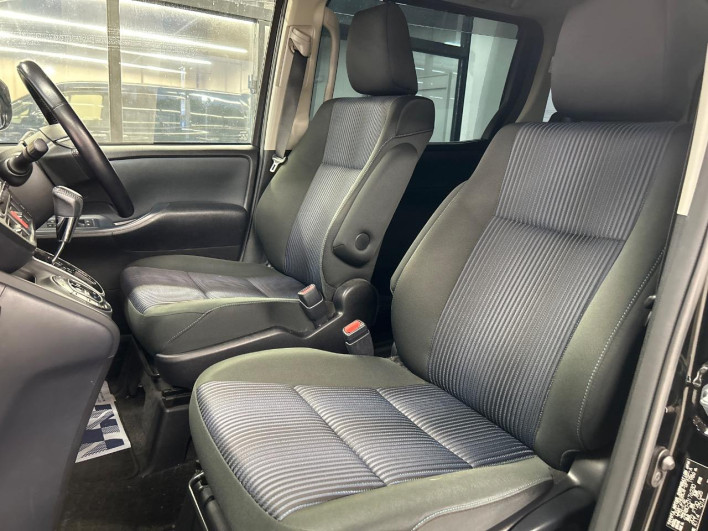 2015 Toyota Voxy DBA-ZRR80W (UW-6a0d2721da81e)[25]