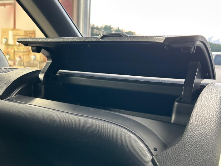 2015 Toyota Voxy DBA-ZRR80W (UW-6a0d2721da81e)[6]