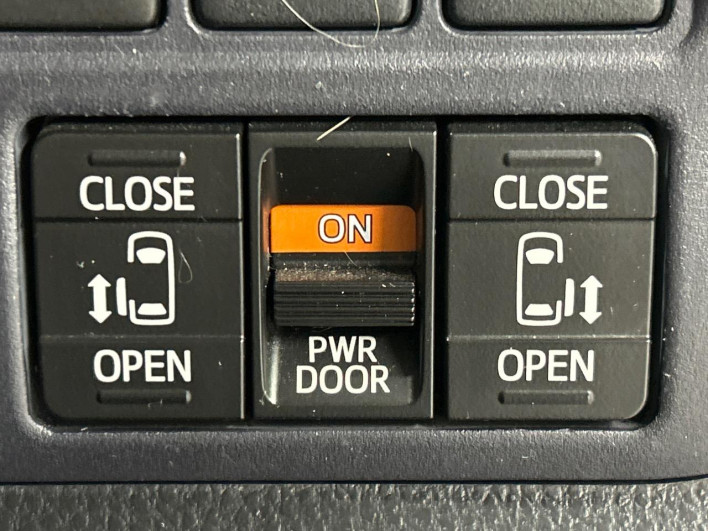 2015 Toyota Voxy DBA-ZRR80W (UW-6a0d2721da81e)[12]