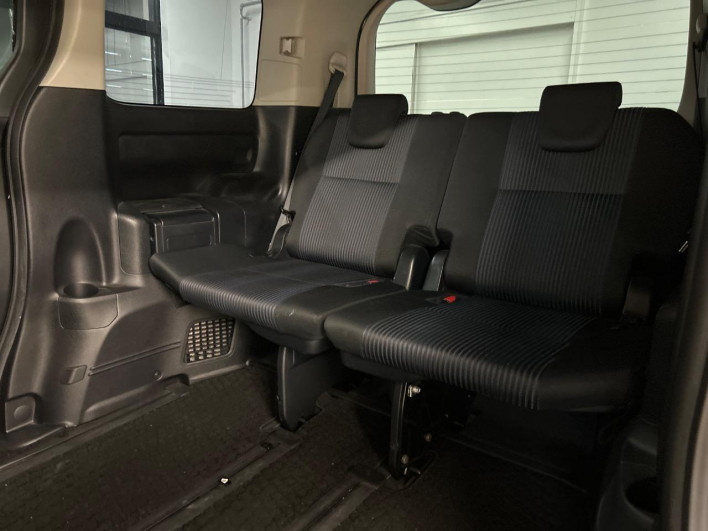 2015 Toyota Voxy DBA-ZRR80W (UW-6a0d2721da81e)[29]