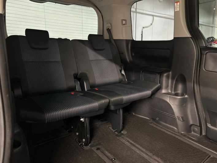 2015 Toyota Voxy DBA-ZRR80W (UW-6a0d2721da81e)[28]