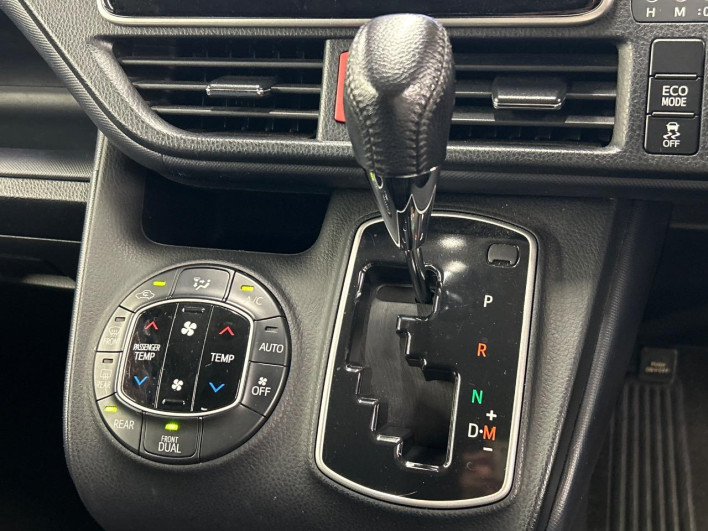 2015 Toyota Voxy DBA-ZRR80W (UW-6a0d2721da81e)[19]