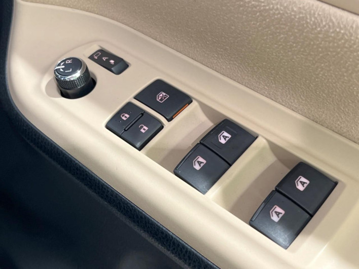 2016 Toyota Noah DBA-ZRR80G (UW-6a0d27227ff9b)[18]