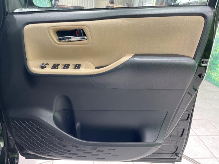 2016 Toyota Noah DBA-ZRR80G (UW-6a0d27227ff9b)[17]