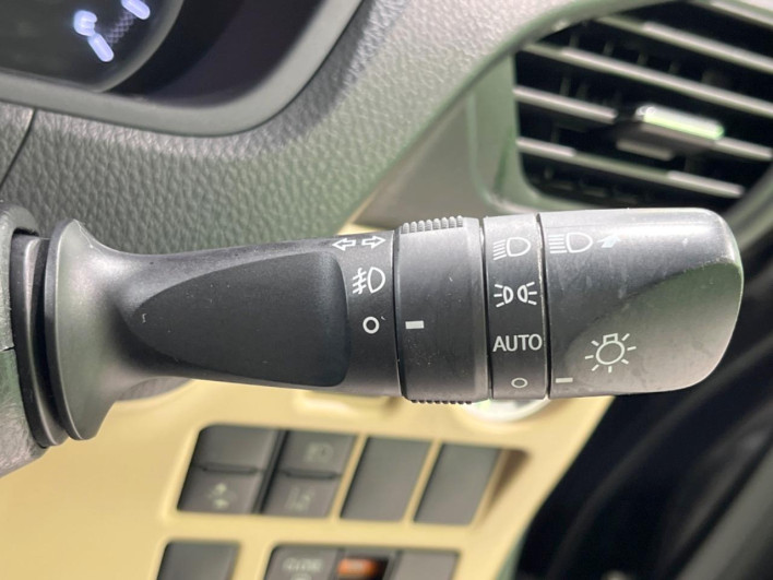 2016 Toyota Noah DBA-ZRR80G (UW-6a0d27227ff9b)[24]
