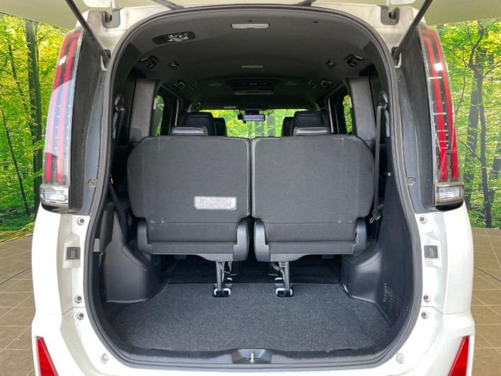 2018 Toyota Noah DBA-ZRR80W (UW-6a0d2725e9617)[17]