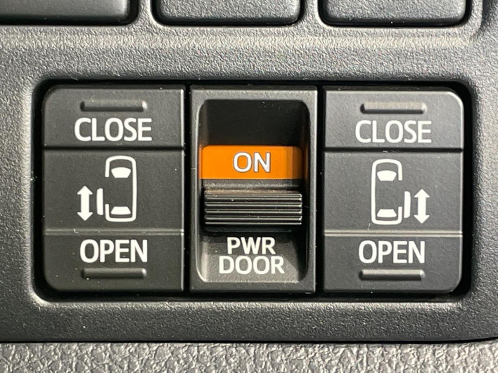2018 Toyota Noah DBA-ZRR80W (UW-6a0d2725e9617)[21]