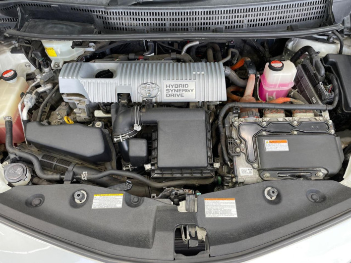 2015 Toyota Prius α DAA-ZVW41W (UW-6a0d2731d6322)[4]