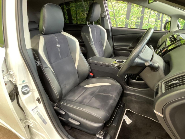 2015 Toyota Prius α DAA-ZVW41W (UW-6a0d2731d6322)[12]