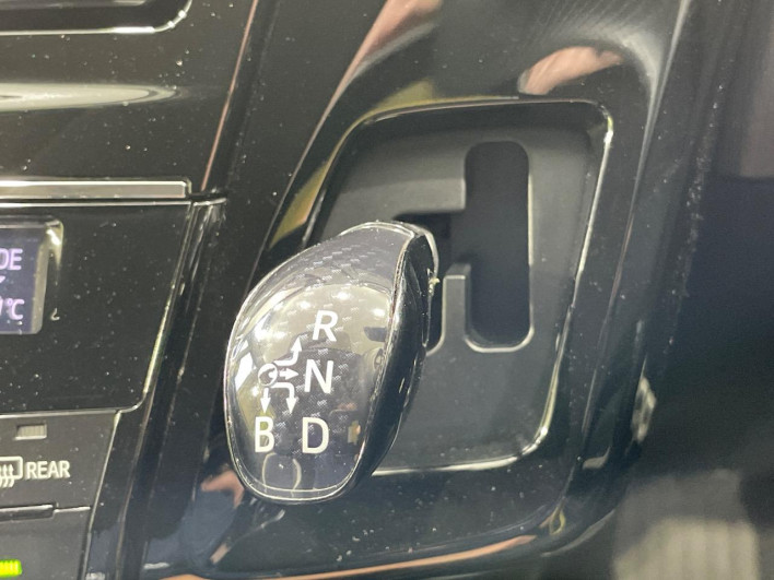 2015 Toyota Prius α DAA-ZVW41W (UW-6a0d2731d6322)[18]