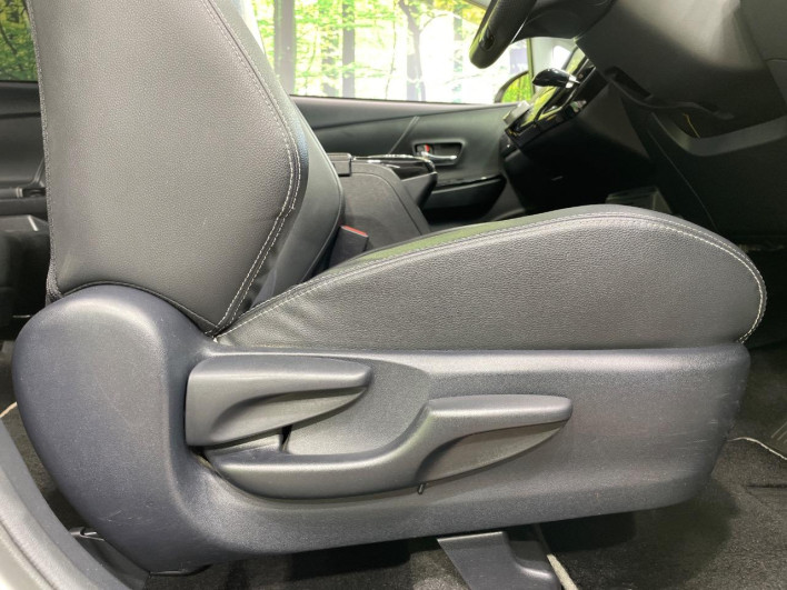 2015 Toyota Prius α DAA-ZVW41W (UW-6a0d2731d6322)[11]