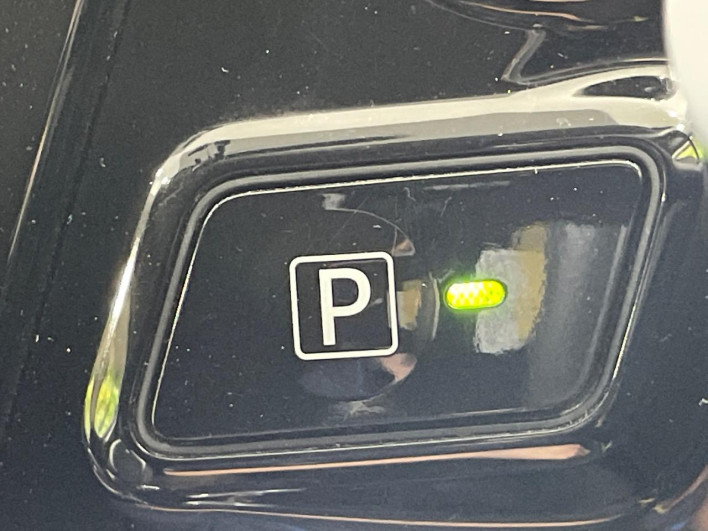 2015 Toyota Prius α DAA-ZVW41W (UW-6a0d2731d6322)[19]
