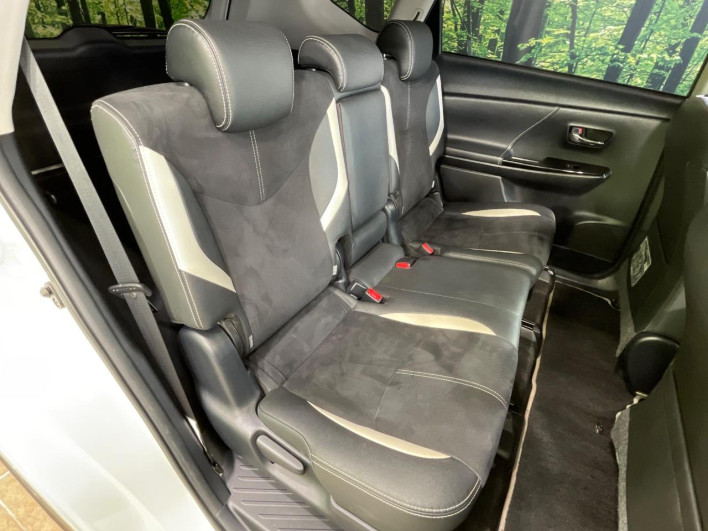 2015 Toyota Prius α DAA-ZVW41W (UW-6a0d2731d6322)[6]