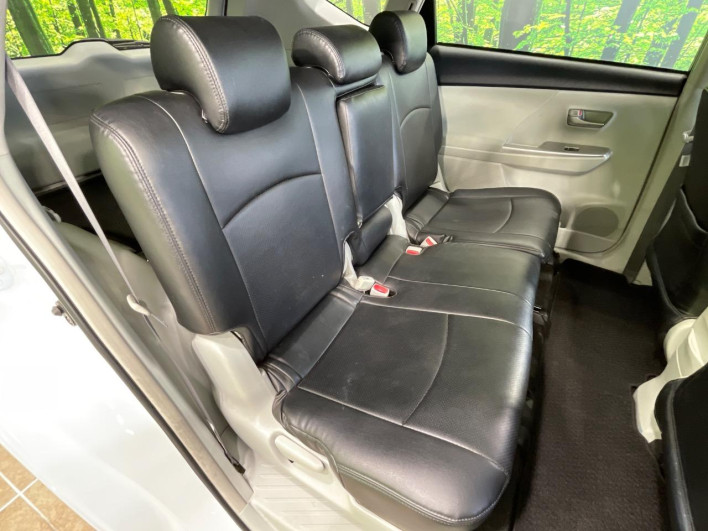 2012 Toyota Prius α DAA-ZVW41W (UW-6a0d273211602)[6]