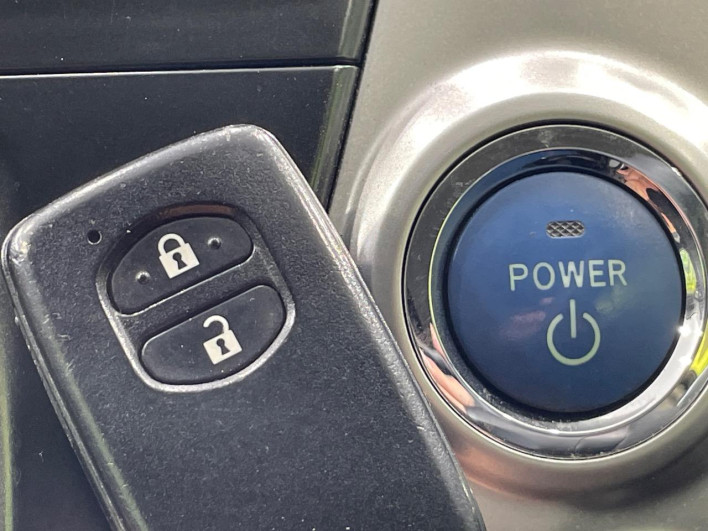 2012 Toyota Prius α DAA-ZVW41W (UW-6a0d273211602)[19]