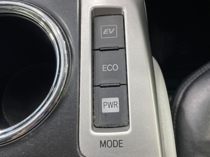 2012 Toyota Prius α DAA-ZVW41W (UW-6a0d273211602)[24]