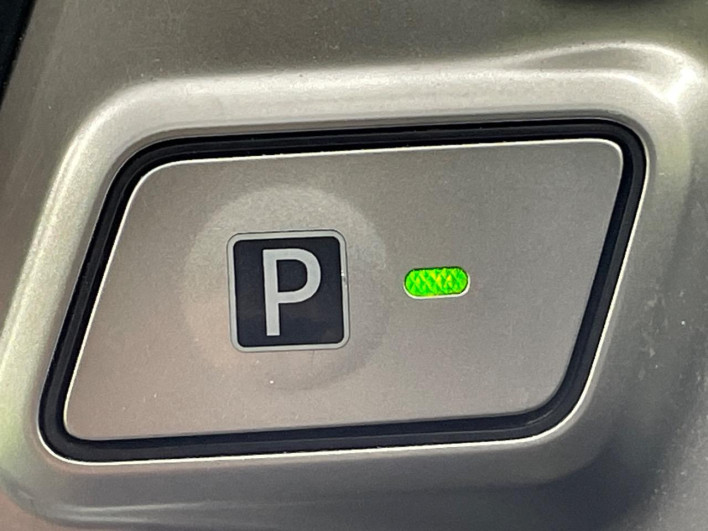 2012 Toyota Prius α DAA-ZVW41W (UW-6a0d273211602)[18]