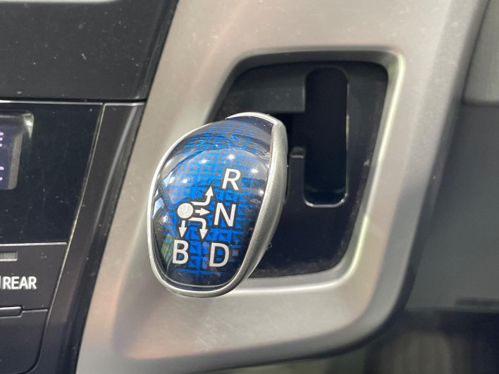 2012 Toyota Prius α DAA-ZVW41W (UW-6a0d273211602)[17]