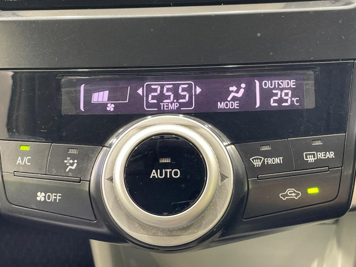 2012 Toyota Prius α DAA-ZVW41W (UW-6a0d273211602)[16]