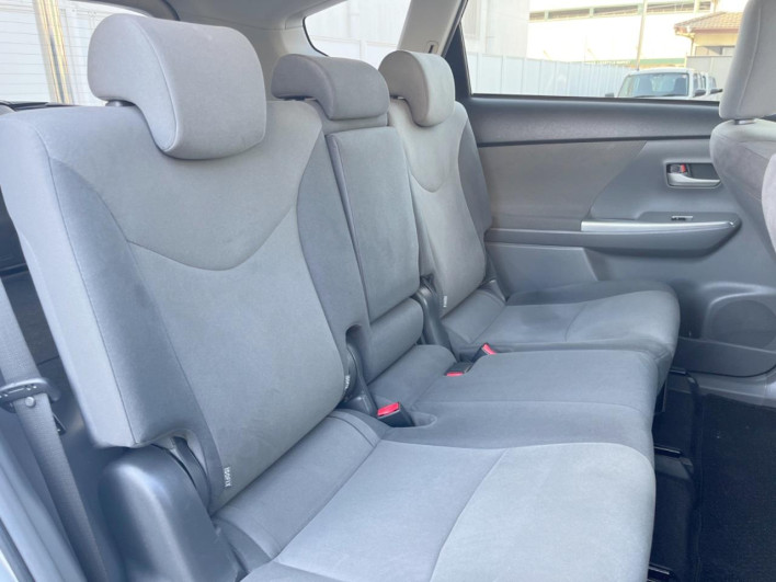2012 Toyota Prius α DAA-ZVW41W (UW-6a0d27323696e)[22]