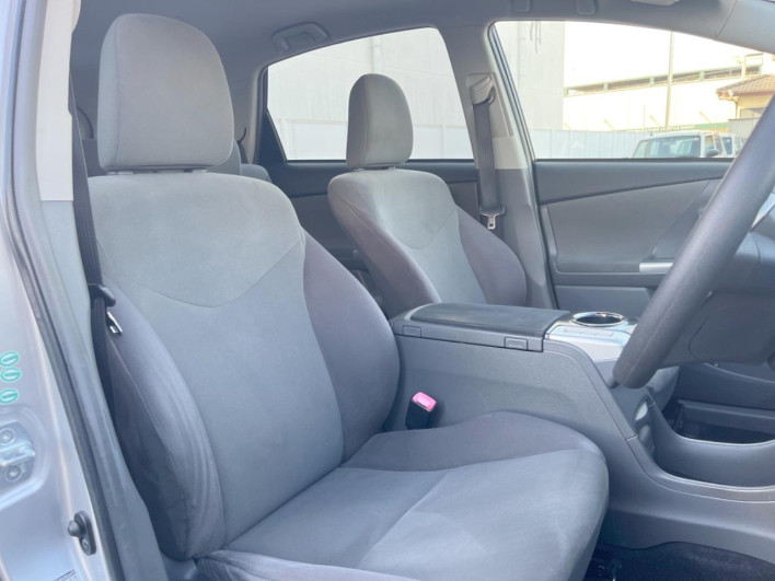 2012 Toyota Prius α DAA-ZVW41W (UW-6a0d27323696e)[25]