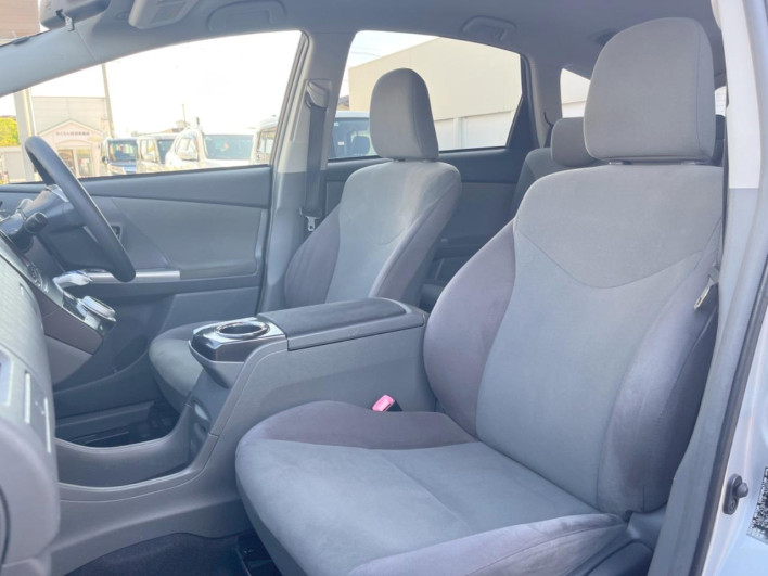 2012 Toyota Prius α DAA-ZVW41W (UW-6a0d27323696e)[15]