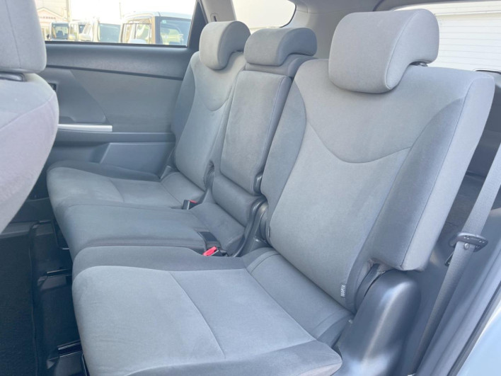 2012 Toyota Prius α DAA-ZVW41W (UW-6a0d27323696e)[19]