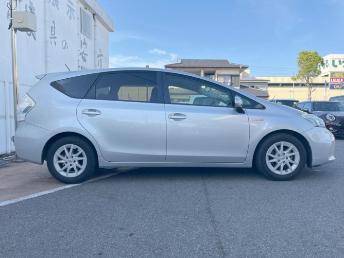 2012 Toyota Prius α DAA-ZVW41W (UW-6a0d27323696e)[12]