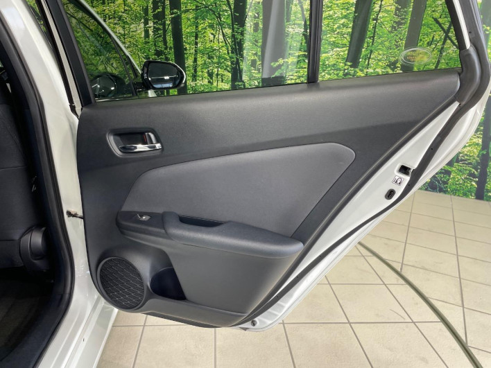 2017 Toyota Prius PHV DLA-ZVW52 (UW-6a0d273ae4047)[29]