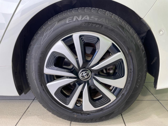 2017 Toyota Prius PHV DLA-ZVW52 (UW-6a0d273ae4047)[12]