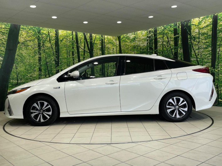 2017 Toyota Prius PHV DLA-ZVW52 (UW-6a0d273ae4047)[20]