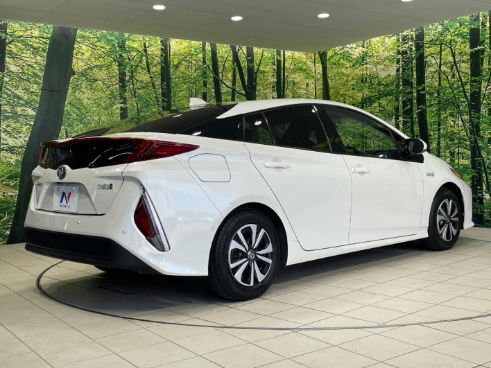 2017 Toyota Prius PHV DLA-ZVW52 (UW-6a0d273ae4047)[17]