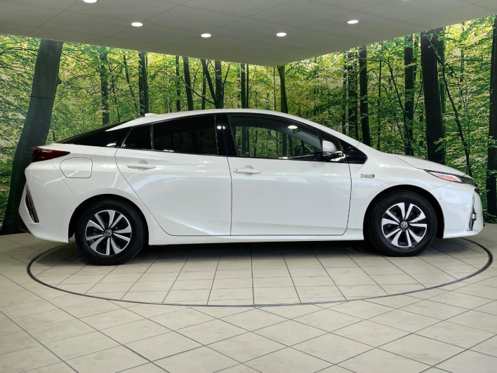 2017 Toyota Prius PHV DLA-ZVW52 (UW-6a0d273ae4047)[16]