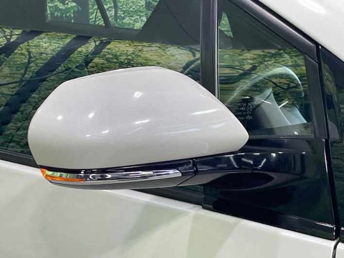 2017 Toyota Prius PHV DLA-ZVW52 (UW-6a0d273ae4047)[5]