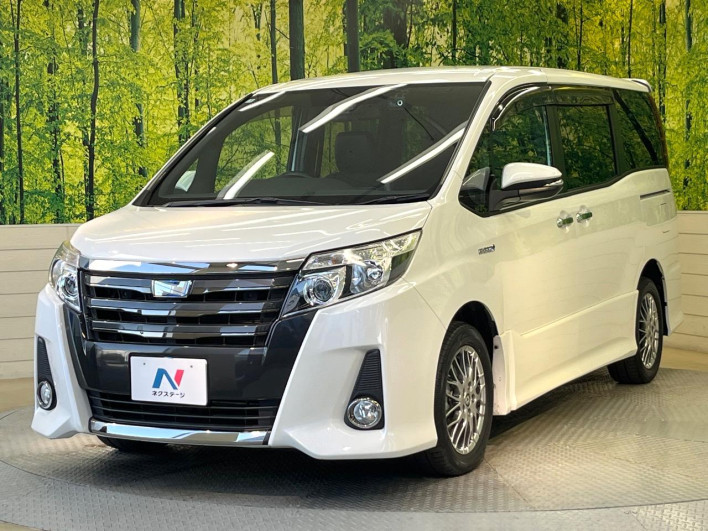 2017 Toyota Noah DAA-ZWR80W (UW-6a0d27408558a)[24]