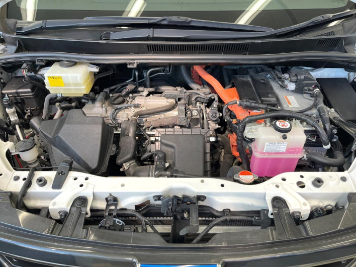 2017 Toyota Noah DAA-ZWR80W (UW-6a0d27408558a)[6]