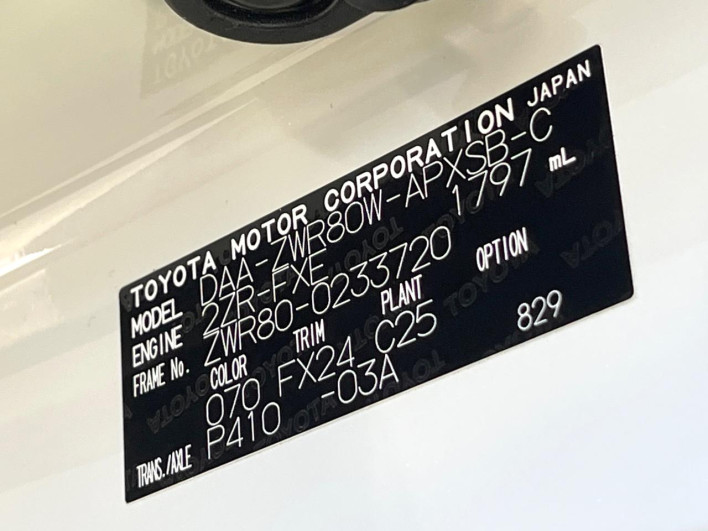 2017 Toyota Noah DAA-ZWR80W (UW-6a0d27408558a)[1]