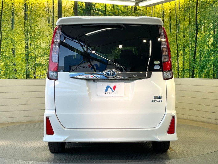 2017 Toyota Noah DAA-ZWR80W (UW-6a0d27408558a)[29]